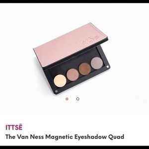 🎉 HOST PICK 🎉 NEW IN BOX ITTSE EYESHADOW PALLET